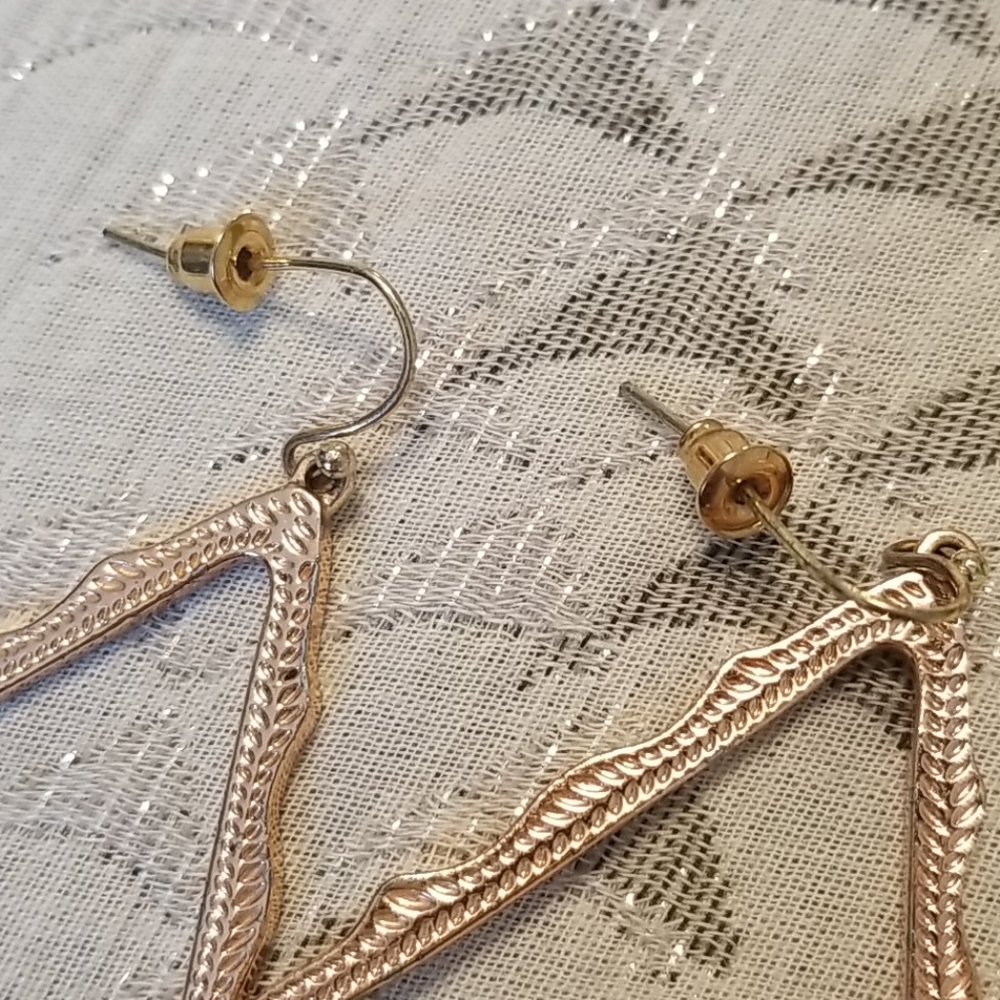 Earring - Picture 2 of 3